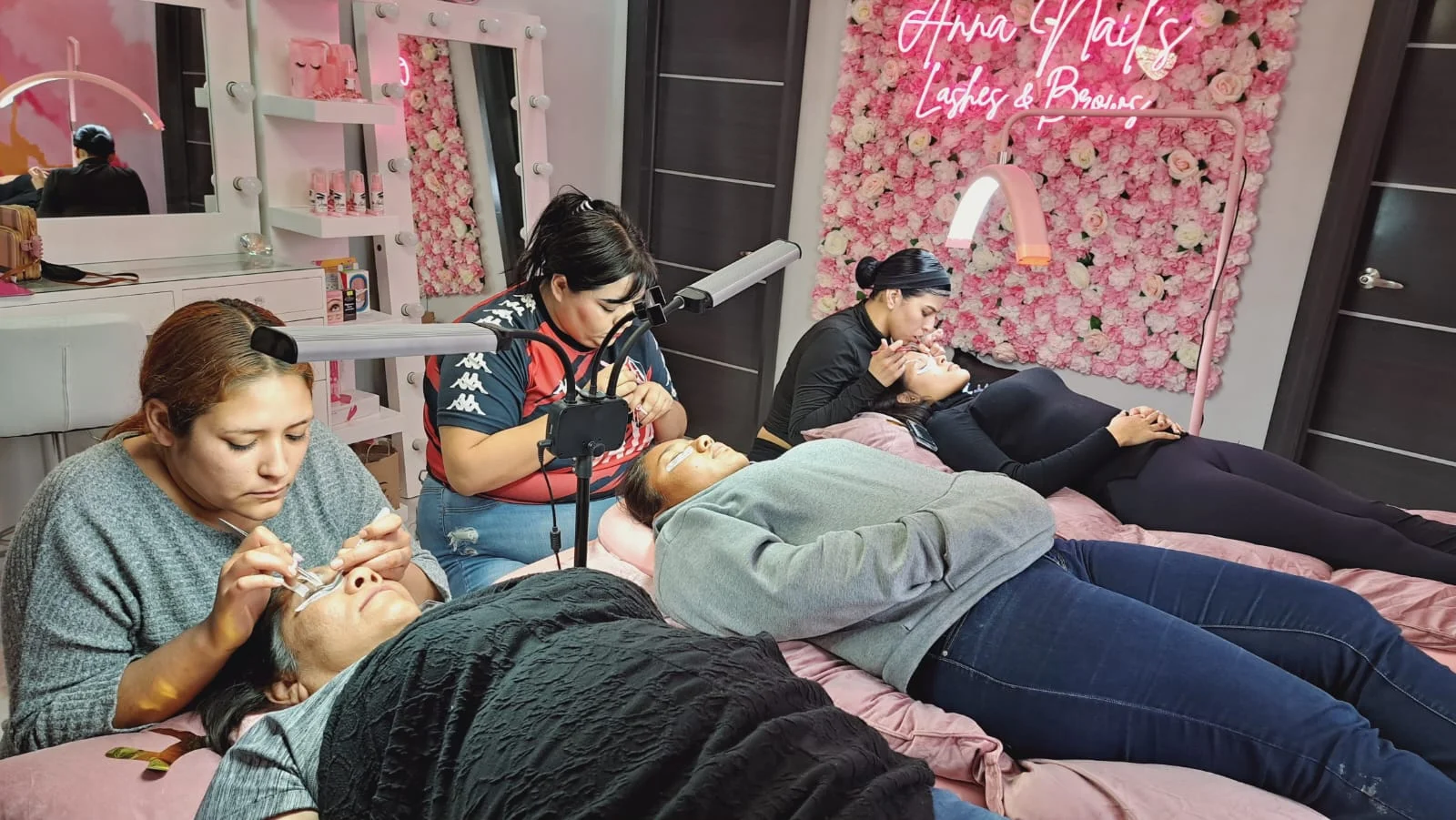 Curso de extensiones de pestañas en Mexicali