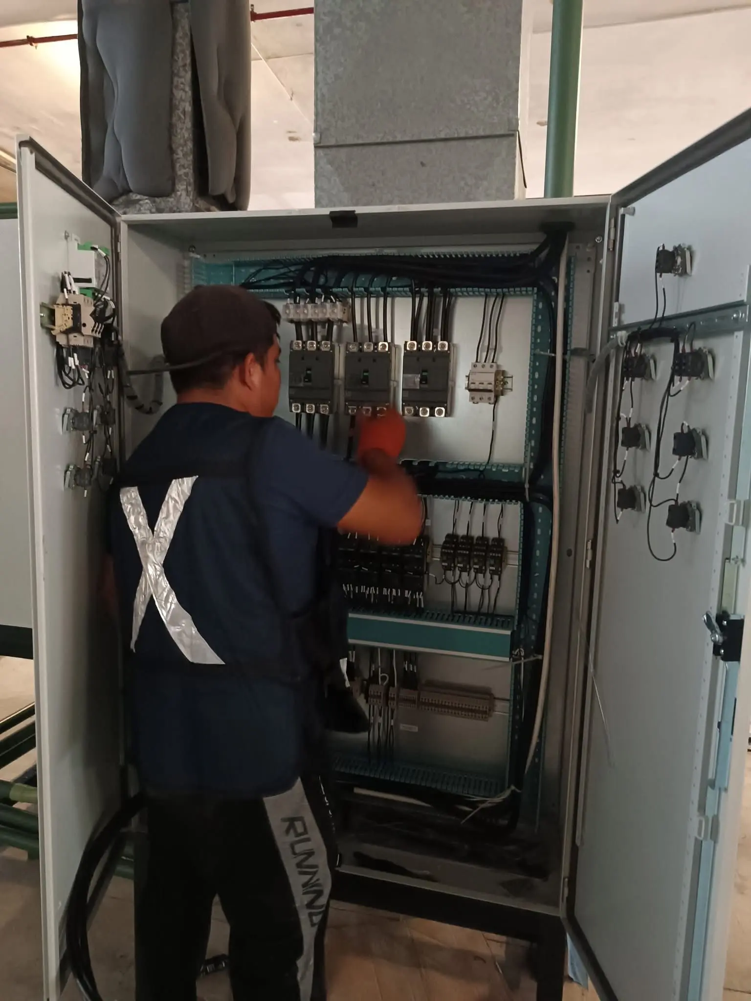 electricista-profesiona.webp