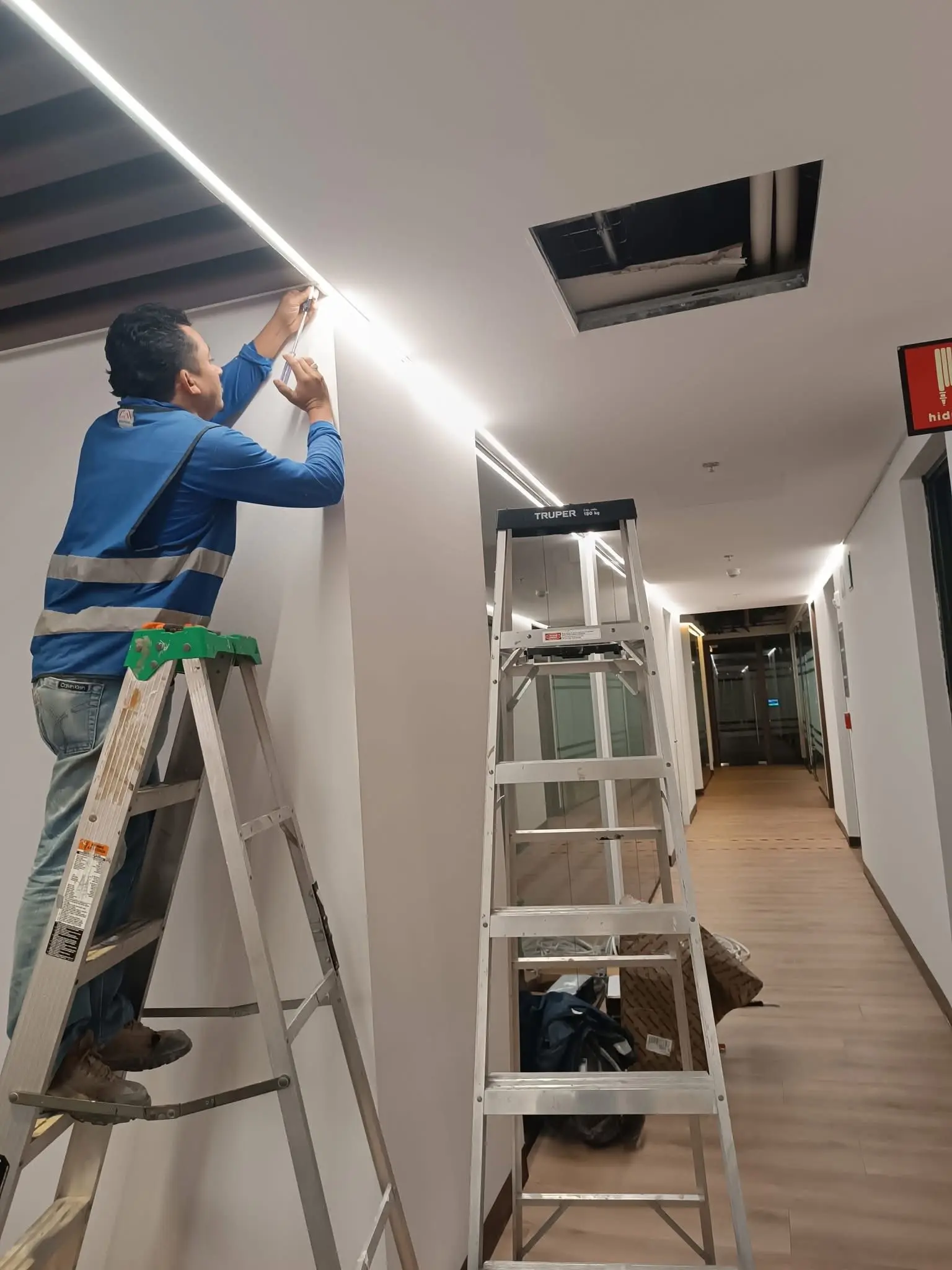 instalacion-lamparas-led.webp